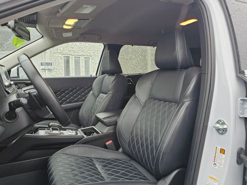 Used 2024 Mitsubishi Outlander SEL image 18