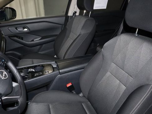 Certified 2025 Nissan Rogue SV image 27