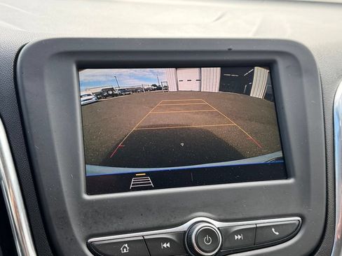 Used 2020 Chevrolet Equinox LS FWD image 13