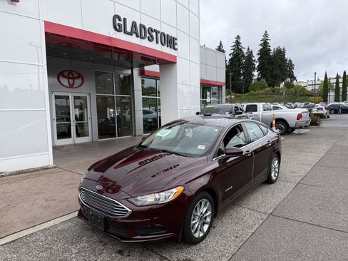 Used 2017 Ford Fusion SE FWD image 1