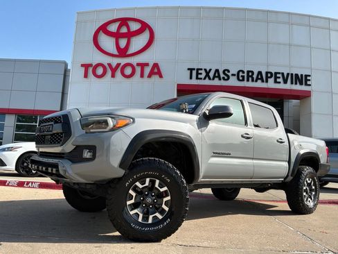 Used 2018 Toyota Tacoma TRD Off-Road AWD/4WD image 2