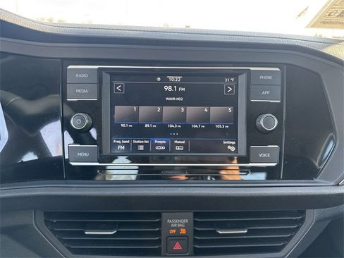 Used 2022 Volkswagen Jetta SE image 18
