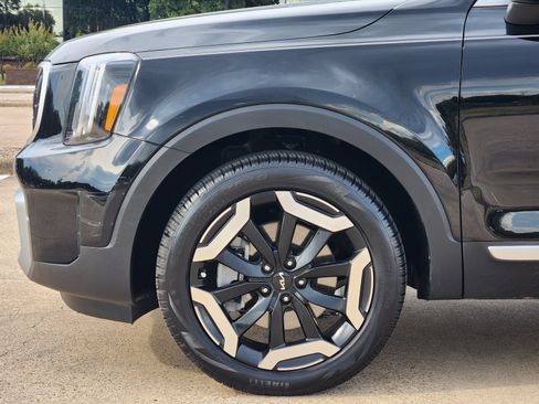 Used 2025 Kia Telluride EX w/ EX Captain's Chair Package FWD image 8
