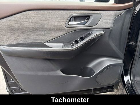 Used 2023 Nissan Rogue SV image 12