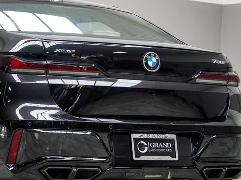 Used 2023 BMW 760i xDrive w/ Executive Package AWD/4WD image 16