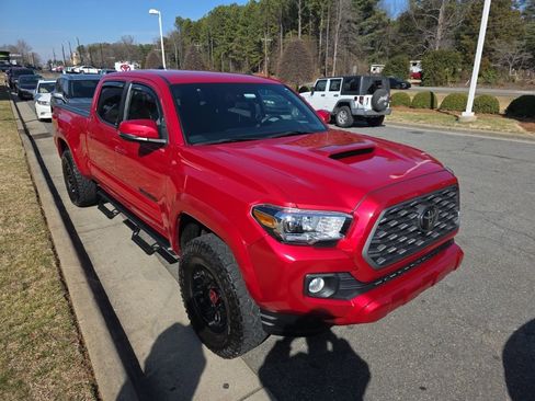 Used 2023 Toyota Tacoma TRD Sport image 3