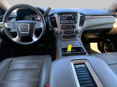 Used 2020 GMC Yukon Denali w/ Denali Premium Package AWD/4WD image 14