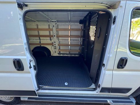 Used 2025 RAM ProMaster 2500 w/ U-Haul Equipment Group FWD image 18