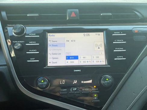 Used 2020 Toyota Camry SE FWD image 23