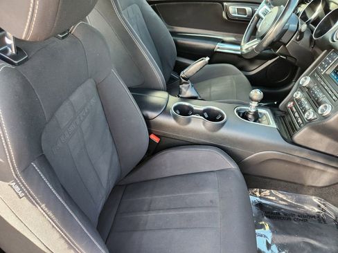 Used 2018 Ford Mustang Coupe image 5