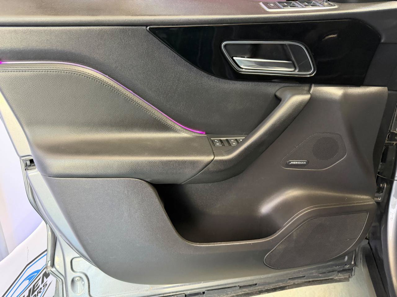 Used 2019 Jaguar F-PACE Premium AWD/4WD image 11
