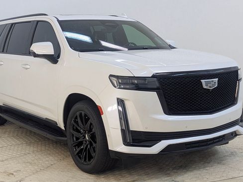 Used 2023 Cadillac Escalade ESV Sport Platinum w/ LPO, ONYX Package image 7