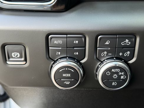 Used 2025 GMC Sierra 3500 AT4 image 25