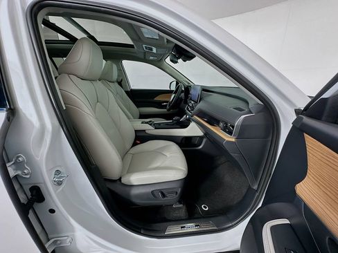 Used 2026 Toyota Grand Highlander AWD image 30