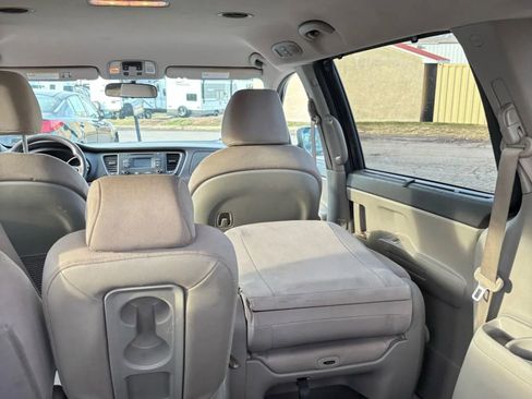 Used 2015 Kia Sedona LX w/ LX Convenience Package image 35