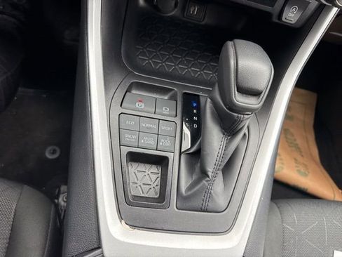 Used 2025 Toyota RAV4 XLE image 18