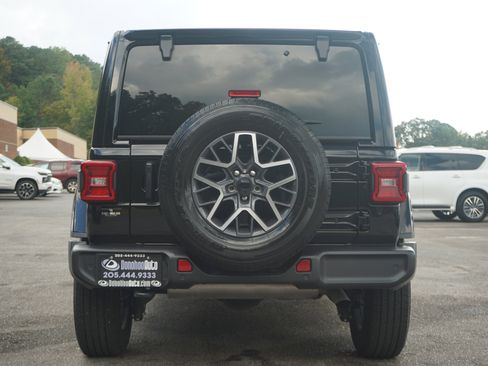 Used 2024 Jeep Wrangler Sahara w/ Technology Group image 5