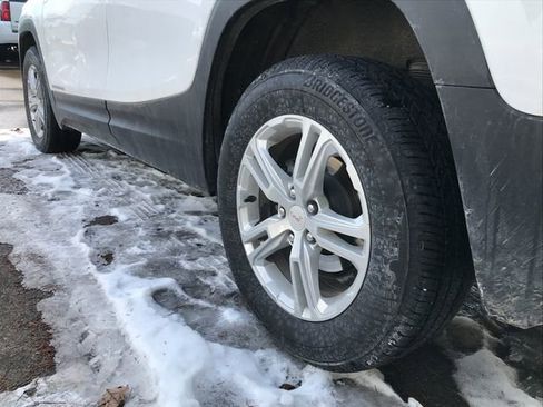 Certified 2023 GMC Terrain SLE w/ Driver Convenience Package image 10