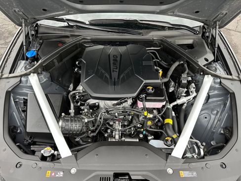 Used 2025 Genesis G70 2.5T image 33