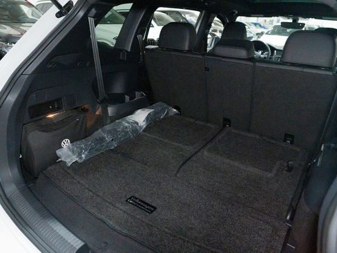 Used 2020 Volkswagen Tiguan SE R-Line w/ 3rd Row Seat Package image 28