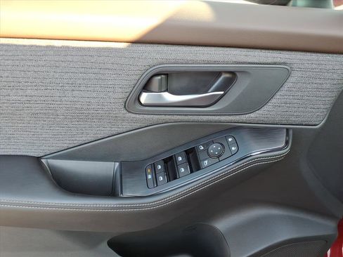 Used 2022 Nissan Rogue SV image 10