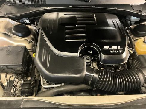 Used 2012 Chrysler 300 RWD image 7