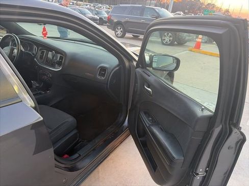 Used 2018 Dodge Charger SXT Plus image 24