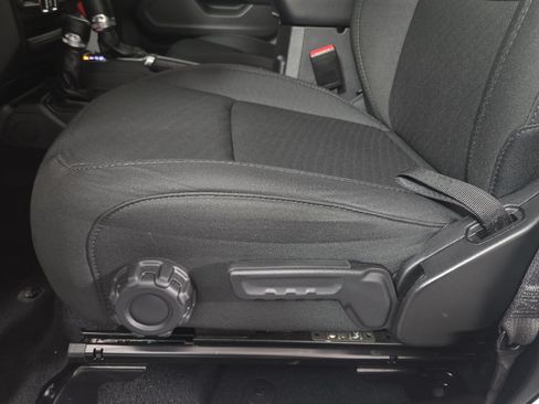 Used 2023 Jeep Wrangler Unlimited Sport AWD/4WD image 32