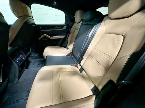 Used 2025 Porsche Cayenne Coupe image 22