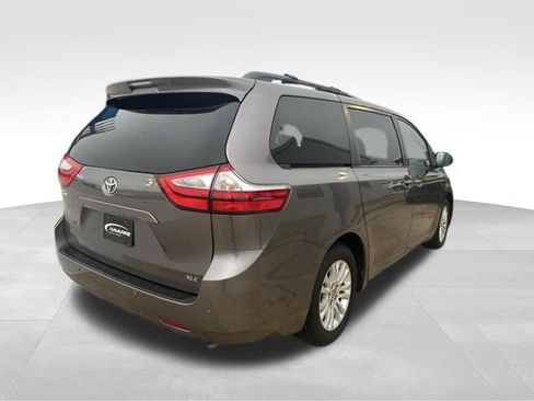 Used 2016 Toyota Sienna XLE w/ XLE Navigation Package image 9