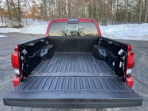 Used 2019 Toyota Tacoma TRD Sport image 21