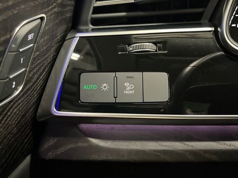 Used 2023 Audi Q8 Premium Plus w/ Premium Plus Package AWD/4WD image 32