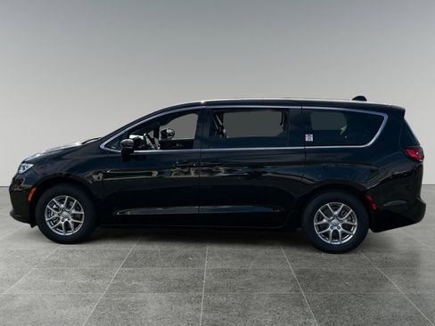 New 2026 Chrysler Pacifica Select image 2