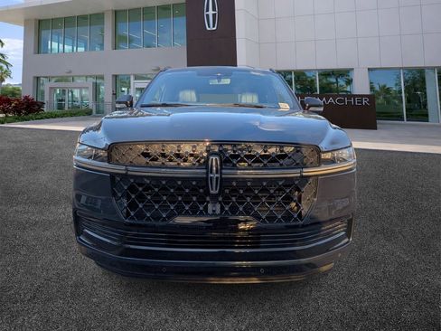 New 2026 Lincoln Navigator Reserve w/ Jet Appearance Package AWD/4WD image 2