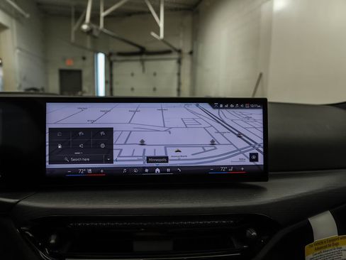 Used 2025 BMW 430i xDrive Coupe w/ Premium Package image 16