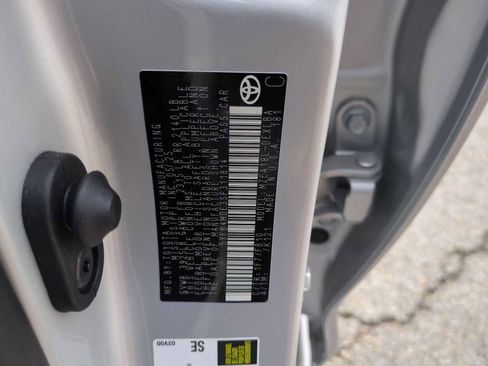 Used 2025 Toyota Corolla LE image 32