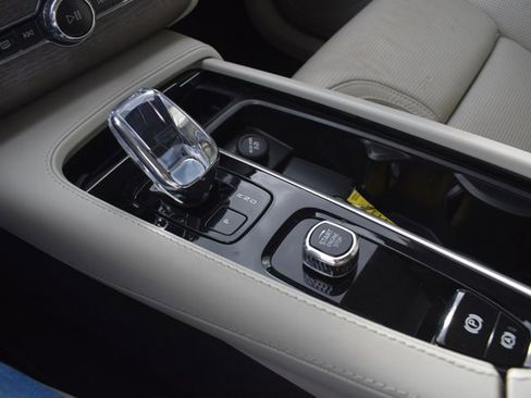 Used 2023 Volvo XC90 B6 Ultimate w/ Protection Package Premier image 30