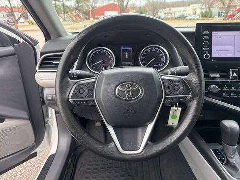 Used 2021 Toyota Camry LE image 24