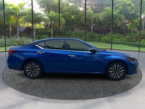 Used 2025 Nissan Altima 2.5 SV FWD image 4