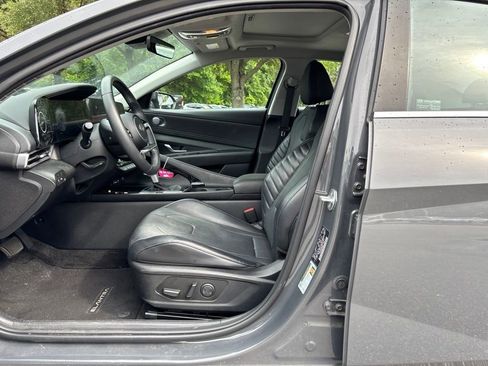 Used 2023 Hyundai Elantra Limited w/ Preferred Accessory Package FWD image 13