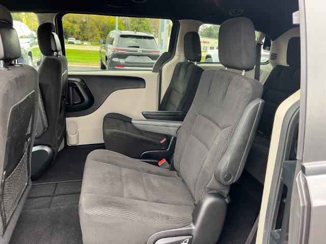 Used 2016 Dodge Grand Caravan SE FWD image 4