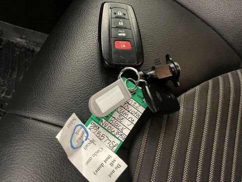 Used 2022 Toyota Camry SE w/ Convenience Package image 28