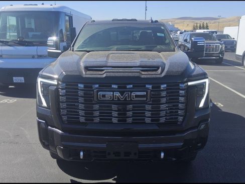 Used 2025 GMC Sierra 3500 Denali Ultimate AWD/4WD image 3