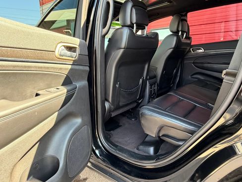 Used 2017 Jeep Grand Cherokee Limited AWD/4WD image 11