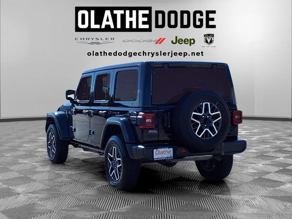 Used 2026 Jeep Wrangler Unlimited Sahara AWD/4WD image 5