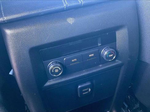 Certified 2023 Chevrolet Traverse LT image 12