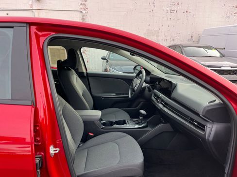 Used 2025 Kia K4 LXS image 27