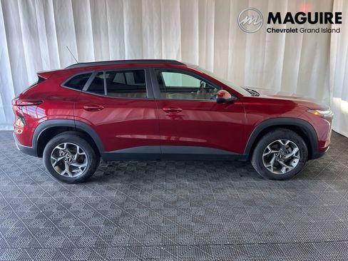 Used 2025 Chevrolet Trax LT w/ Driver Confidence Package image 2