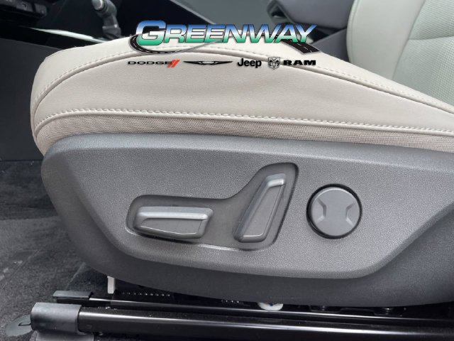 Used 2025 Kia Niro EX Touring FWD image 16