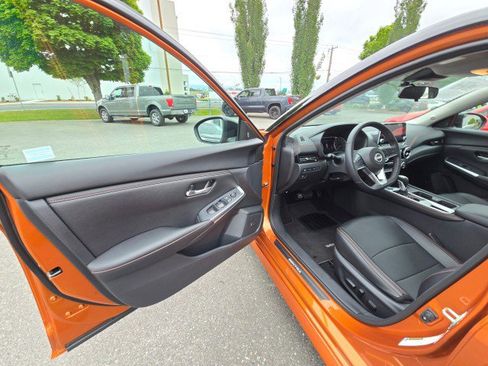 Used 2024 Nissan Sentra SR w/ SR Premium Package image 21